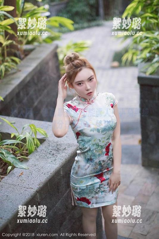 秀人网 - 谁说职业装不能诱人？小兔纯纯高清分享给你一整套！