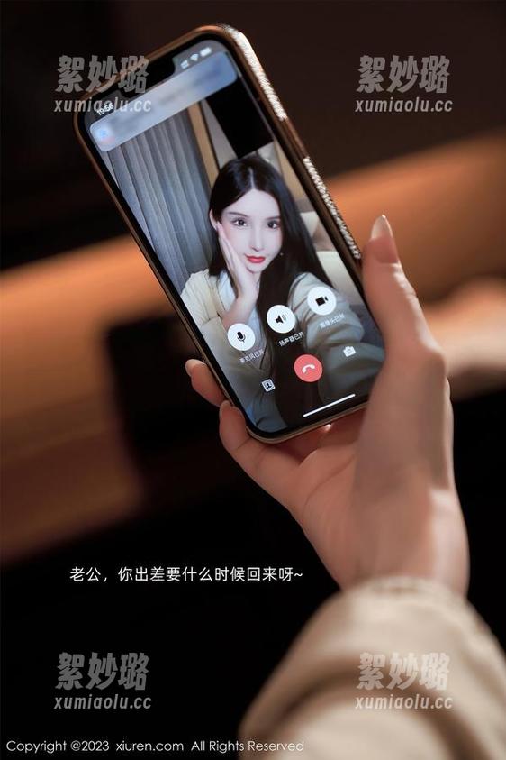 秀人网-是小逗逗 秀人网 - 是小逗逗的天台美图:俯瞰生活的日常与随意