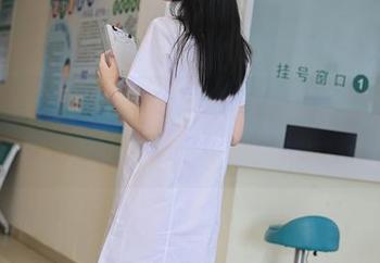 秀人网 - 春色满园还是白衬衫？油田溪溪的更新原图，小心心脏被击中