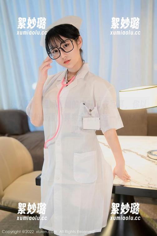 秀人网 - 温妮和她的定制毛衣写真，你以为只是拍衣服，其实全在传达一种态度对吧？