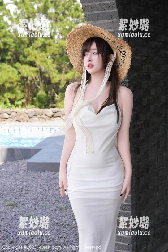 秀人网 - 王馨瑶yanni的油亮写真，连壁纸也忍不住想跟她握手！