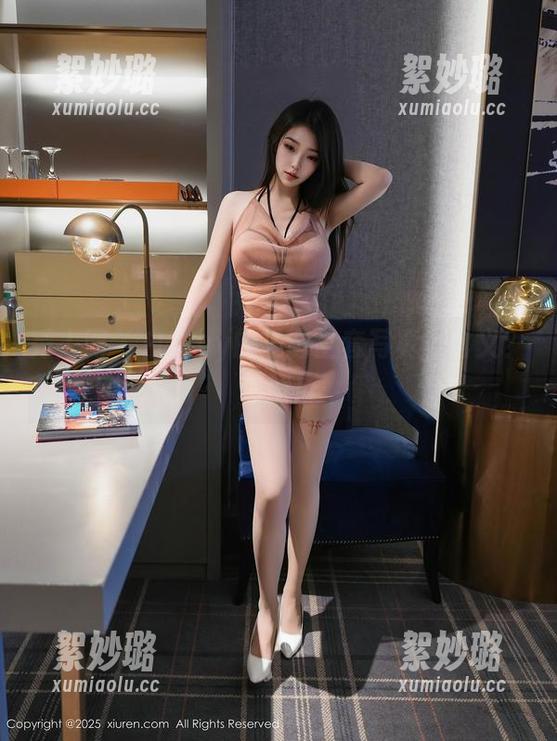 秀人网-白芷yy 秀人网 - 白芷yy的圣诞全套写真,含义?你猜!