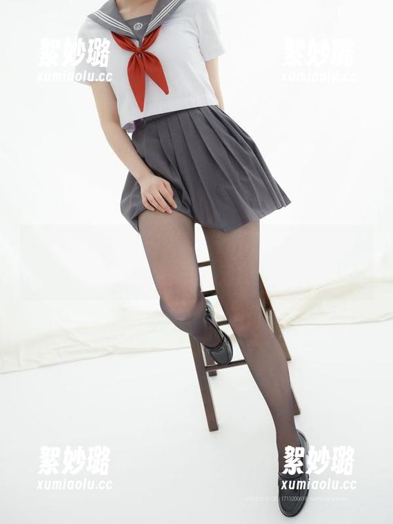 紧急企划 - 私房女神小恩在护士服里，白色布料折射出的无数遐想。