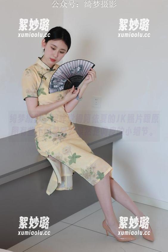 绮梦摄影 - 我咋觉得阿依夏的JK照片跟原图有些不同寻常？果然是调皮的小细节。