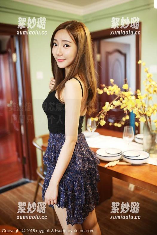 美媛馆 - 田芯娜Angel的双人套图精选，明明只是两个人，却让人看出了一堆剧情。