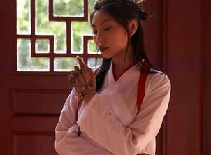 蜜桃社 - 王婉悠Queen红裙状态在线，福利原图让我明白原来裙子也能撩！