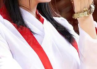 蜜桃社 - 婚纱作品精选里谢芷馨Sindy的表现，不得不承认，搭配得真妙！