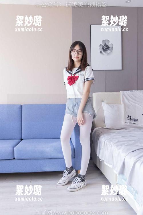 袜啵啵 - 甜甜圈与少女的甜蜜邂逅，这张作品可不是闹着玩的