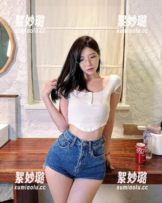 微密圈 - 最新写真集看这里！陈妮妮UNI的黑白修女服，呃…我在想她的胆子有多大