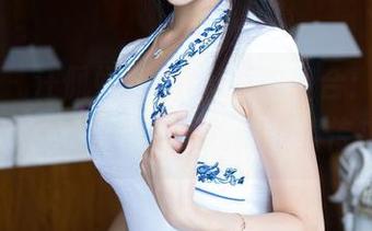 青豆客 - 汪佩妮Penny新购组合：美足？原图也更新，独特的脚步声传来～
