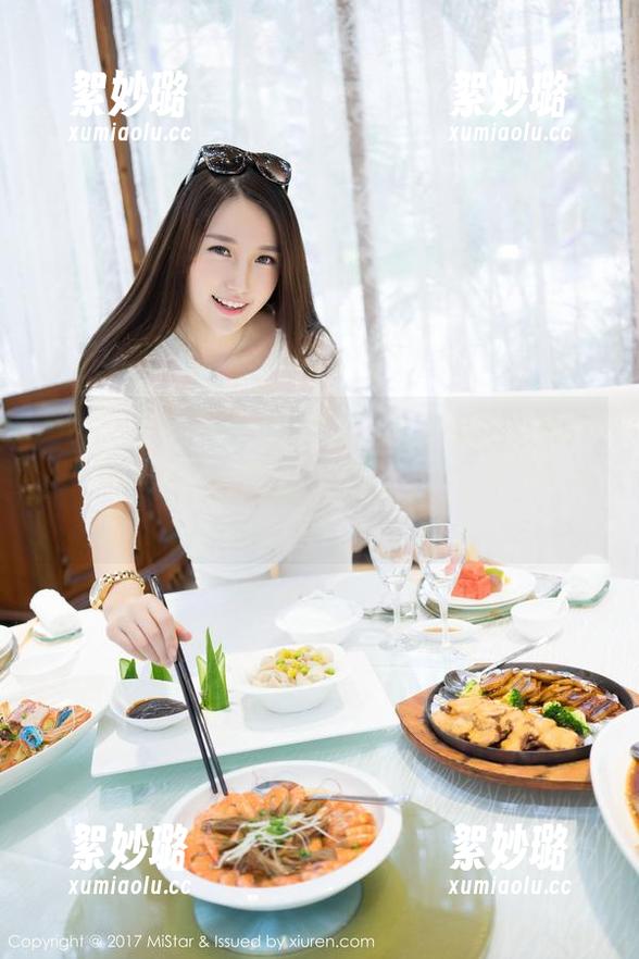 魅妍社 - 你以为水手服只能在海边？看绯月樱-Cherry的美图，原来挺适合逛街的！