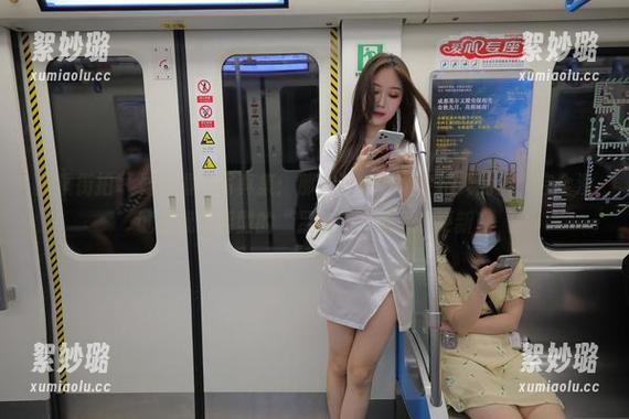 魔镜街拍 - 曼曼海边写真集：那些说沙滩不会粘人的人，完全没试过我这新型的“足迹”，可爱的更新！
