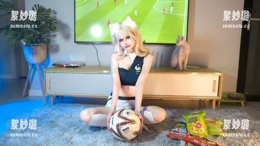 粉色睡衣和鹿八岁baby，这组合怎么就那么有趣？快来下载共鸣的写真！