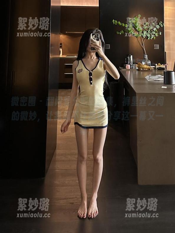 微密圈 - 翻阅黎允熙的图集，裤里丝之间的微妙，让我忍不住想要分享这一幕又一幕。